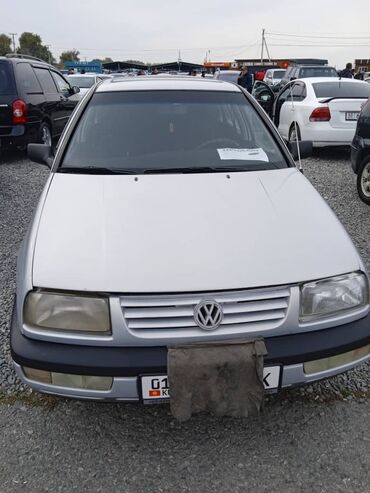 Volkswagen: Volkswagen Vento: 1995 г., 1.8 л, Механика, Бензин, Седан