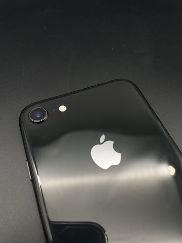 prodaju apple iphone: IPhone 8, Б/у, 64 ГБ, Черный, Защитное стекло, Кабель, 80 %