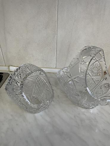 Наборы посуды: Продаю чешский хрусталь б/у, в отличном состоянии. Вазы разного — 11