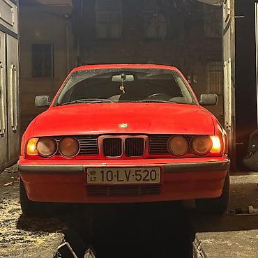 bmw lyuk: BMW 5 Series E34 sedan – qırmızı rəng, 4 qapı, 1990‑cı illərin klassik — 6