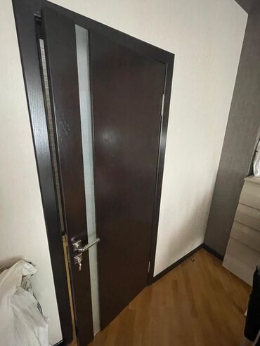 ремонт межкомнатных дверей: İşlənmiş Otaq qapısı Plintus ilə, Zəmanətsiz, Ünvandan götürmə