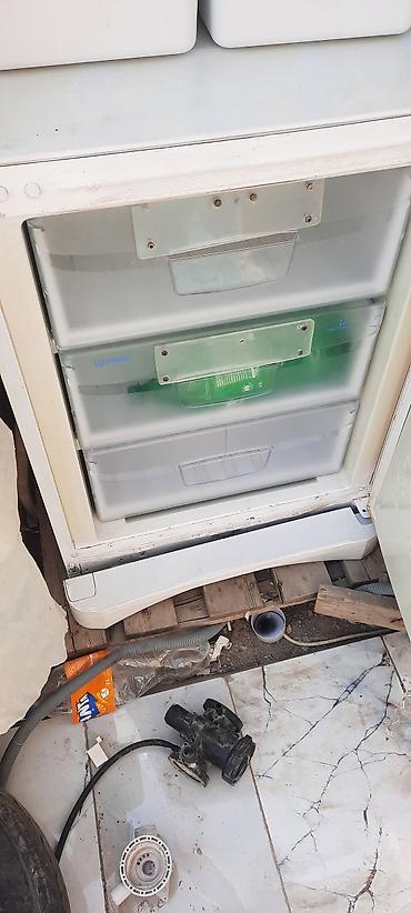 soyuducu 2 ci əl: Indesit iki kameralı soyuducu - Rəng: ağ - Tip: alt hissədə — 2