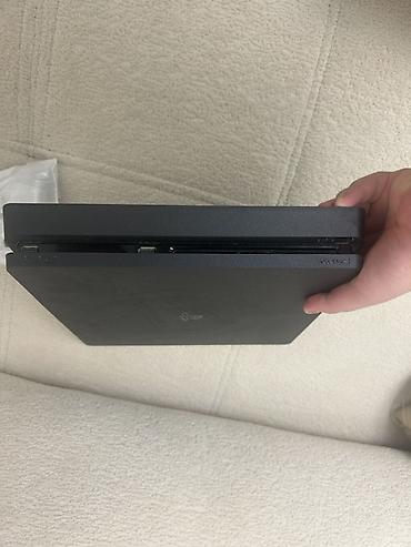 buds 4: PlayStation 4 Slim + 2 ədəd DualShock 4 pultu dəsti.Pultlar — 4