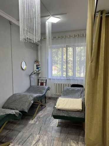 Другое оборудование для салонов красоты: СДАЮТСЯ Кушетки для проведения процедур красоты и ухода за собой. В