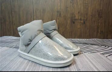 зимние сапоги: UGG Classic Ultra Mini, модель 1016617A/GAV. - Формат: короткие