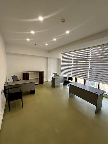 rahat emlak: İcarəyə ofis sahəsi - İşıqlı, geniş pəncərələr və günəşdən qoruyan — 3