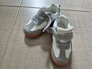 Patike: Dečije patike za prve korake - Veličina: 22 (otisak “22” vidljiv na — 2