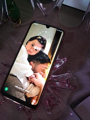 iwlenmiw telefonlarin satisi: Tecili telefon satilir 230azn