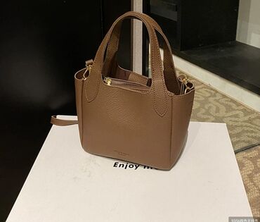 цепочка с жемчугом в ракушке: Продаю сумку. новый в упаковке. кожа!!!
