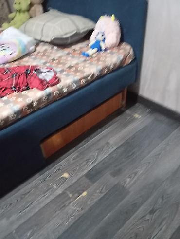 обито: Двуспальная кровать с мягким изголовьем и ящиком для хранения. - — 2