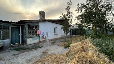 земельный участок первая линия: Полдома, 38 м², 2 комнаты, Агентство недвижимости, Старый ремонт