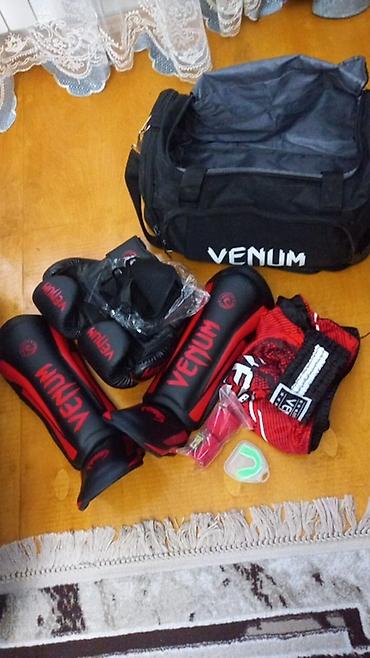 Venum döyüş idmanı dəsti - Brend: Venum - Tərkib: - Boks əlcəkləri