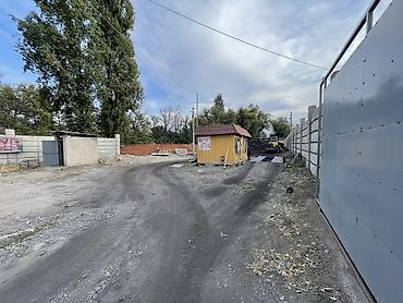 Продажа другой коммерческой недвижимости: Продается пустой участок 18 соток на первой линии рядом с центром — 13