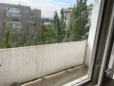 квартира на ночь восток 5: 2 бөлмө, 49 кв. м, 105-серия, 8 кабат, Эски ремонт