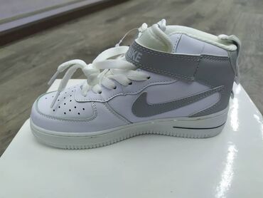 обувь джордан: Джорданы ✅
Производство Китай фабричный 🏯🥳
Размер 40
Цена 2000сом