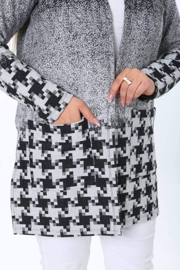 Kaputi: Kardigani Xl do 4xl
3200 — 11