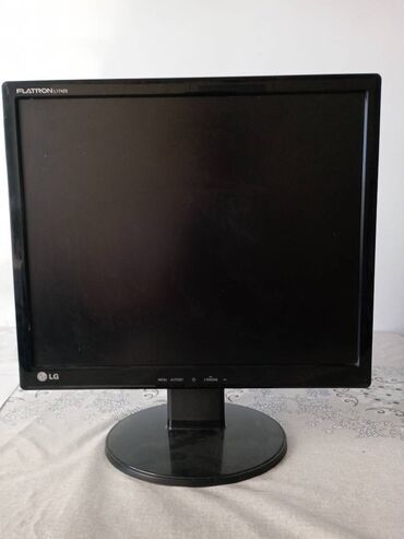 17 monitor: Monitor normal vəziyyətdədir. Təmir edilməyib. Razılaşma ilə satıram