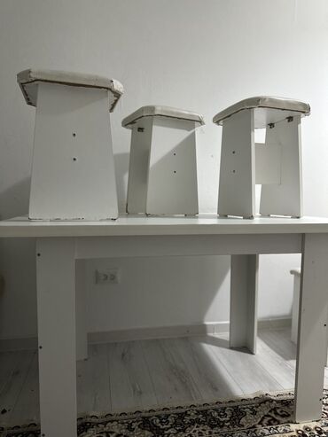 комплект стол стул: Комплект офисной мебели, Стул, Стол, цвет - Белый, Б/у