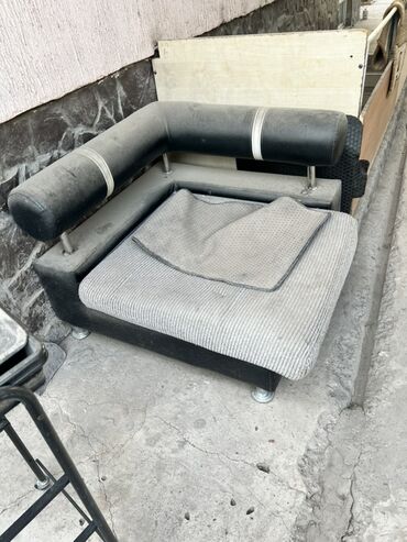 стул мира: Отдам Даром .Угловое кресло и настенное зеркало - Угловое кресло