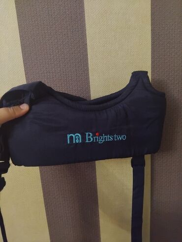 Manejlər: Brigtstwo markalı körpə daşıyıcısı (baby carrier) – qara rəng. - Ön və