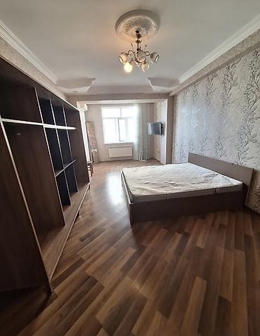 kiraye evl: Ev 229 nömrəli məktəbin yanında yerləşir .Neftcilər metrosuna düz 3dq — 5