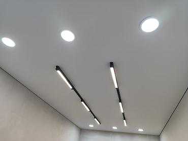 led люстры: Линейные световые системы и точечные светильники для натяжных потолков — 9