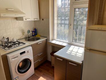 Binalar: Yasamal r. Insaatcilar metrosuna yaxin 3 otagli ev kiraye verilir — 13