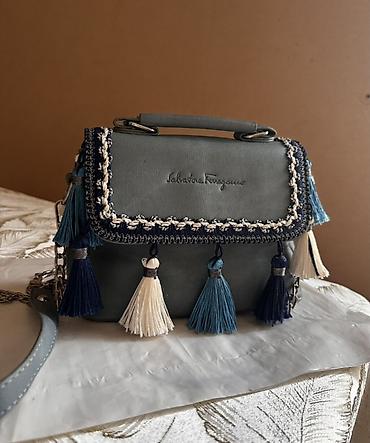 Salvatore Ferragamo qadın çantası - Rəng: boz-yaşıl ton - Üst hissədə