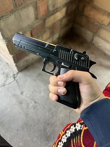 белый письменный стол: Продаётся металлический игрушечный пистолет 🔫 ✅ Металлический корпус — 2