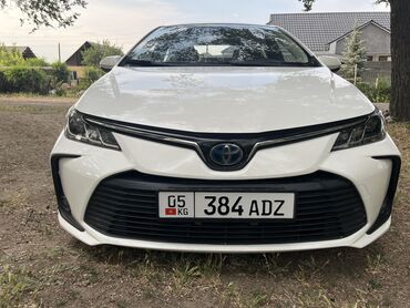 срочно продать машину: Toyota Corolla: 2019 г., 1.8 л, Вариатор, Гибрид, Седан