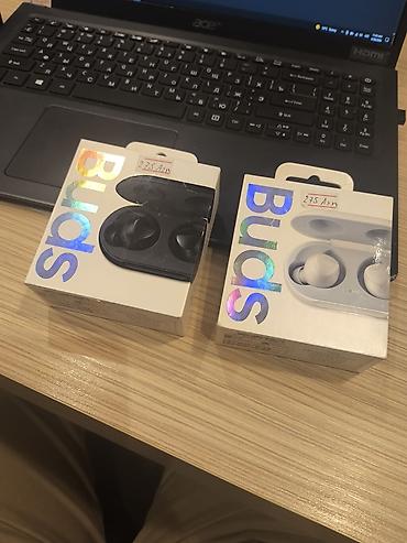 Qulaqcıqlar: Samsung Buds – ağ və qara rəngdə - Rənglər: ağ və qara - Qutuya — 1
