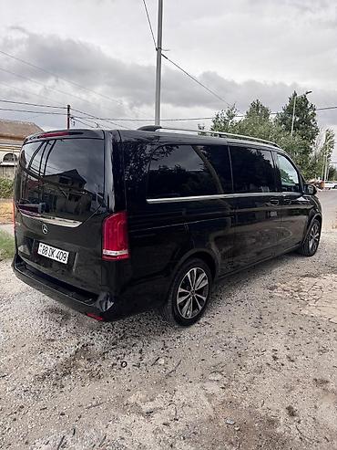 Mercedes-Benz: Mercedes‑Benz V‑Class (qara, uzun baza) – komfortlu və geniş premium — 4