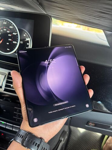телефонов бу: Samsung Galaxy Z Fold 5, Б/у, 512 ГБ, цвет - Черный, 2 SIM, eSIM