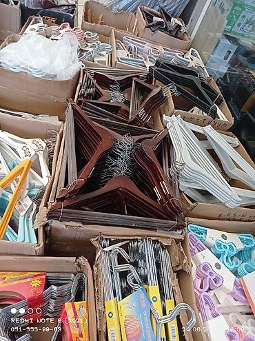 вешалки для одежды: Müxtəlif modellərdə asılqanlar - Materiallar: metal, plastik və ağac — 3