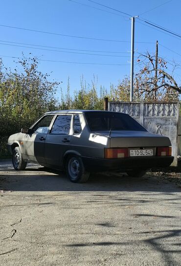VAZ (LADA): VAZ 21099 sedan - Kuzov: 4 qapılı, düz xətli klassik sedan dizaynı - — 1