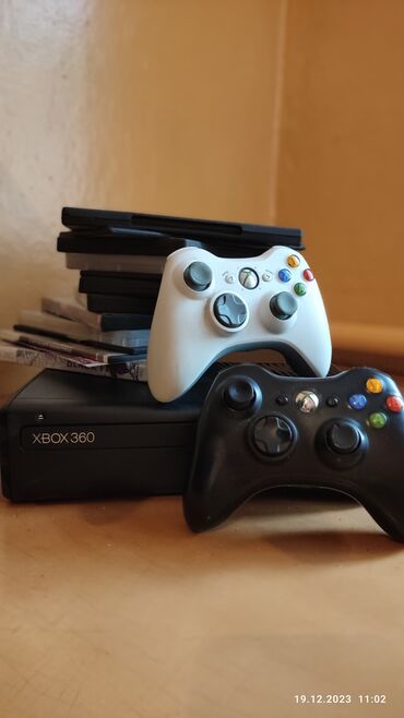 Xbox 360 & Xbox: Продаю игровую приставку XBOX 360 с игровыми дисками.Привезли из