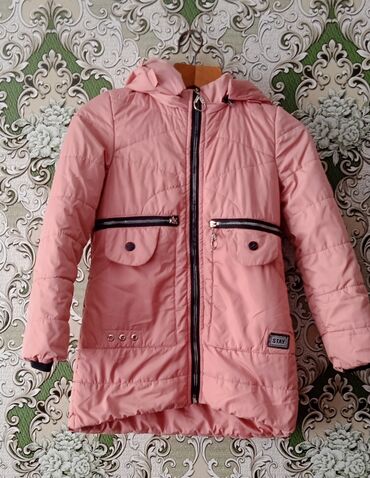 детская курточка: Курточка весенняя, состояние хорошее. длина 65 см, рукав 52 см