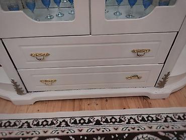 perla dolab: Şüşəli qorka dolabı tecılı satılır - Stabil baza və yumru künclər — 5
