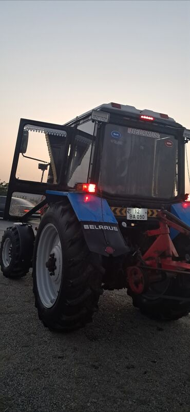 Traktorlar: Belarus 892 traktor - Model: Belarus 892, 4x4 çəkış - Kabin: geniş — 2