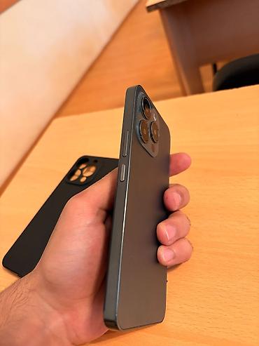 z fold 4: IPhone 14 Pro, 256 GB, Black Titanium — 5