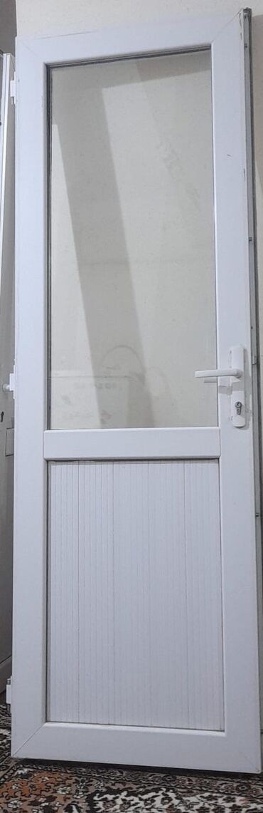 Tikinti daşları: Balkon qapisi yaxwi vezyetde