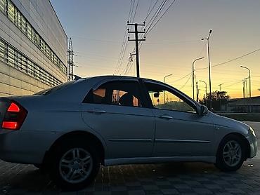 385 55: Продаётся седан Kia Cerato серебристого цвета. Автомобиль 4-дверный — 2