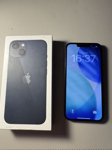 Apple iPhone: IPhone 13, Б/у, 128 ГБ, Midnight, Зарядное устройство, Защитное стекло, Чехол, 92 %