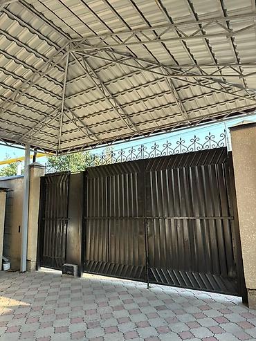 Продажа коттеджей и домов: Просторный двухэтажный дом с ухоженным зеленым участком. - — 11