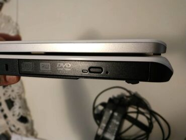 Dell: 2 GB OZU, 15.4 " — 3