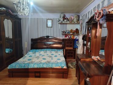 tek adamliq yataq: Yataq desti 220 azn. Yaxsi veziyyetdedir. Matrasi yoxdur, sintefon