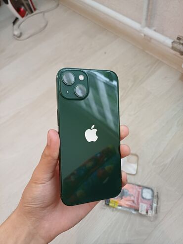 Apple iPhone: IPhone 13, Б/у, 128 ГБ, Alpine Green, Защитное стекло, Чехол, 89 %