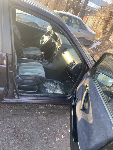 Volkswagen: Volkswagen Passat: 1991 г., 1.8 л, Механика, Бензин, Седан — 12