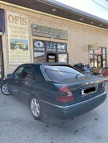 kia rio 2018: Mercedes-Benz C-Class: 1.8 l | 1995 il Sedan — 5