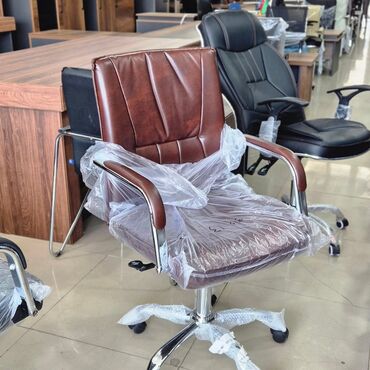 Ofis və oyun kresloları: Yeni, Təkərli, Qolları tənzimlənir, Dəri — 24